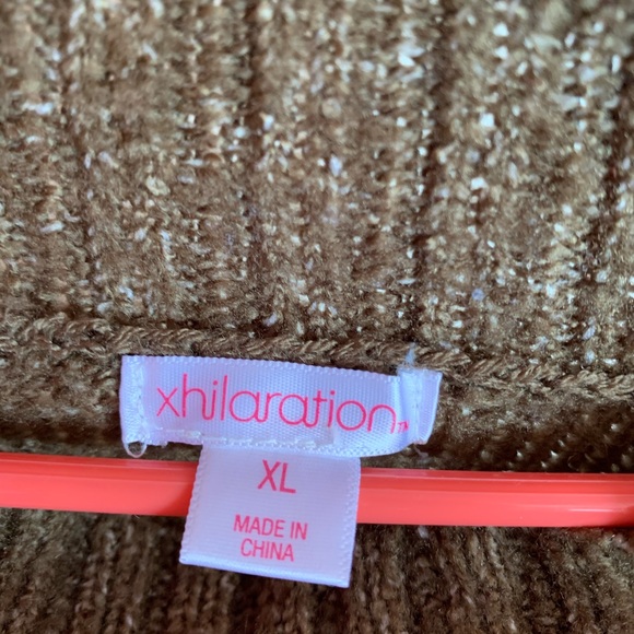 L / XL TURTLENECK KNIT SWEATER - Picture 4 of 5